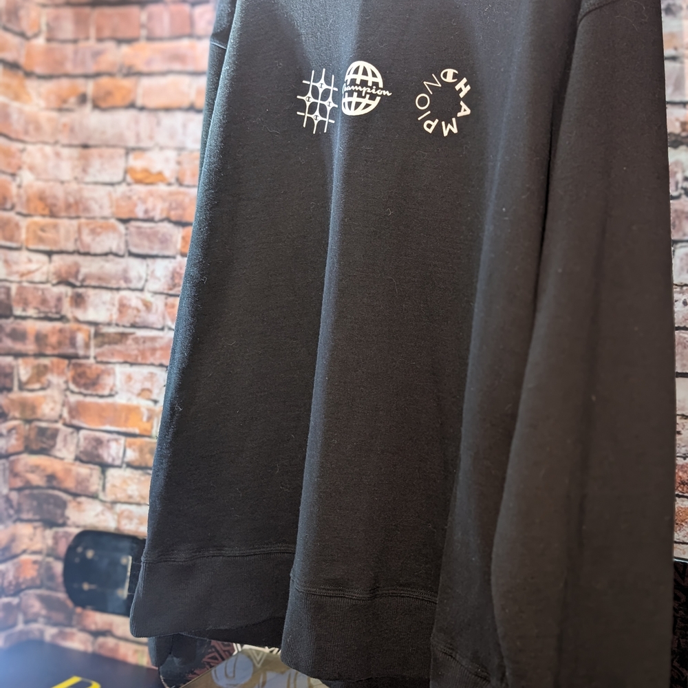 Champion Brand Crewneck Sweatshirt, Mens Size XL,EUC, Asking Price 35$.